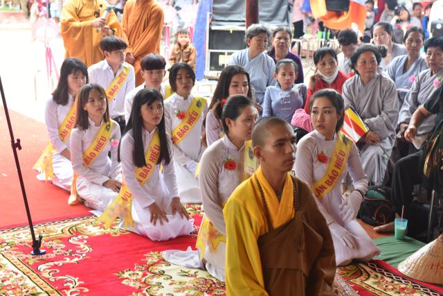 Quỹ Đạo Phật Ngày Nay: Tham dự lễ Vu Lan và trao tặng quà cho người nghèo tại Đồng Tháp( C82)