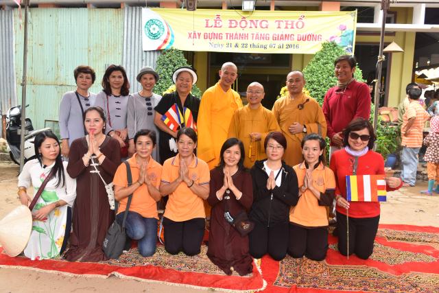 Quỹ Đạo Phật Ngày Nay: Tham dự lễ Vu Lan và trao tặng quà cho người nghèo tại Đồng Tháp( C82)