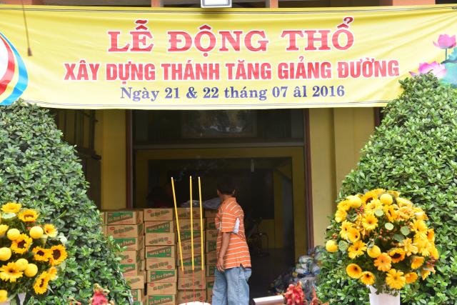 Quỹ Đạo Phật Ngày Nay: Tham dự lễ Vu Lan và trao tặng quà cho người nghèo tại Đồng Tháp( C82)
