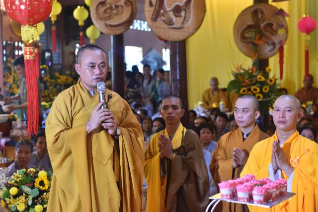 Quỹ Đạo Phật Ngày Nay: Tham dự lễ Vu Lan và trao tặng quà cho người nghèo tại Đồng Tháp( C82)