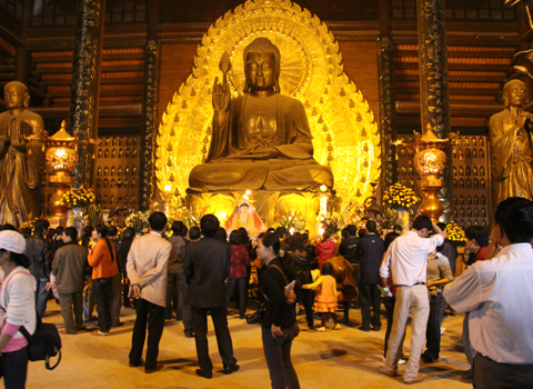 Thăm chùa lớn nhất Đông Nam Á