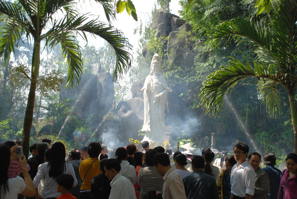 Chùa Hoằng Pháp trong ba ngày Xuân