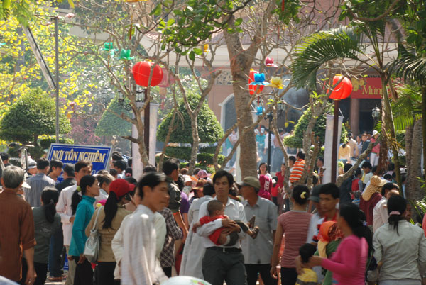 Chùa Hoằng Pháp trong ba ngày Xuân