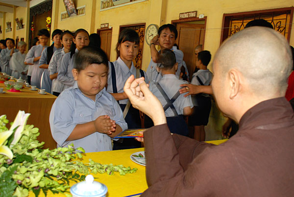 Chùa Hoằng Pháp trong ba ngày Xuân