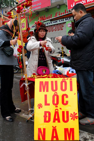Nhộn nhịp lễ chùa mùng 1 Tết