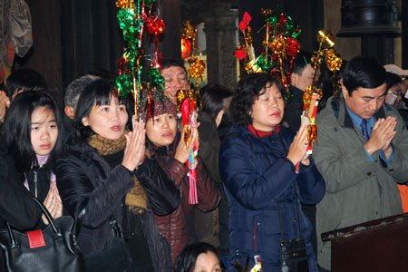 Nhộn nhịp lễ chùa mùng 1 Tết
