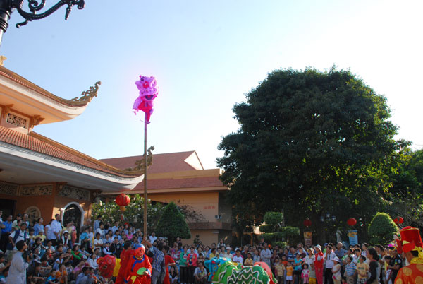 Chùa Hoằng Pháp trong ba ngày Xuân