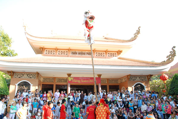 Chùa Hoằng Pháp trong ba ngày Xuân