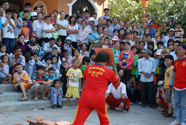 Chùa Hoằng Pháp trong ba ngày Xuân