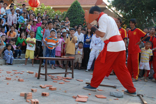 Chùa Hoằng Pháp trong ba ngày Xuân