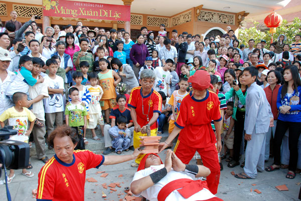 Chùa Hoằng Pháp trong ba ngày Xuân
