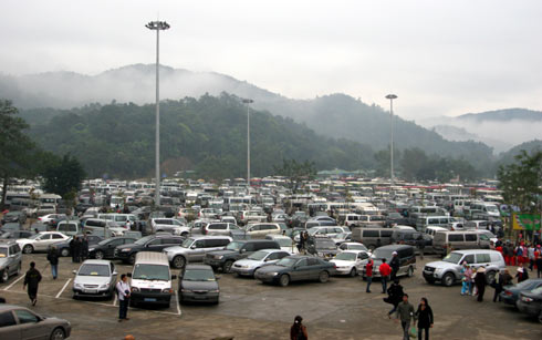 Hàng nghìn người dự khai hội Yên Tử