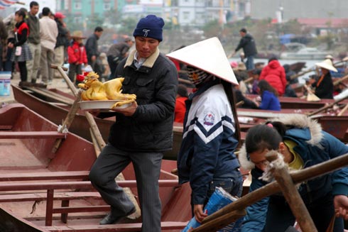 Chen chúc trảy hội chùa Hương