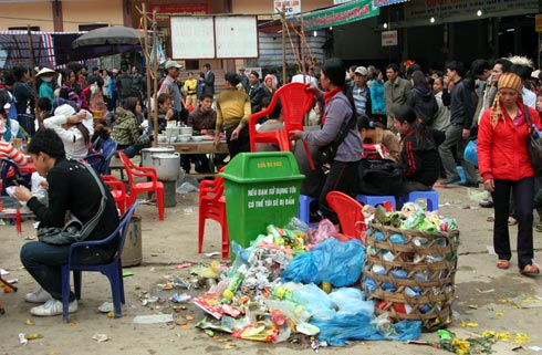 Chen chúc trảy hội chùa Hương