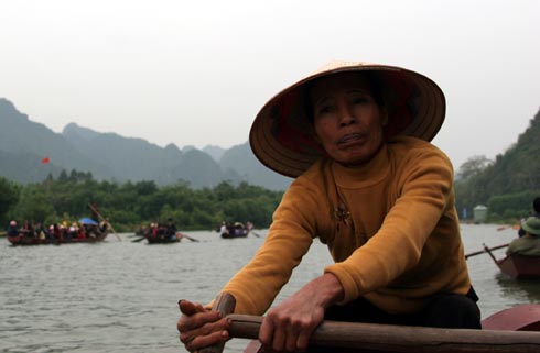 Chen chúc trảy hội chùa Hương