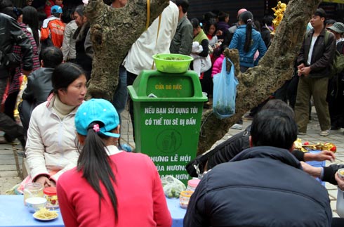 Chen chúc trảy hội chùa Hương