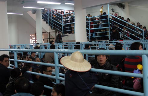 Chen chúc trảy hội chùa Hương