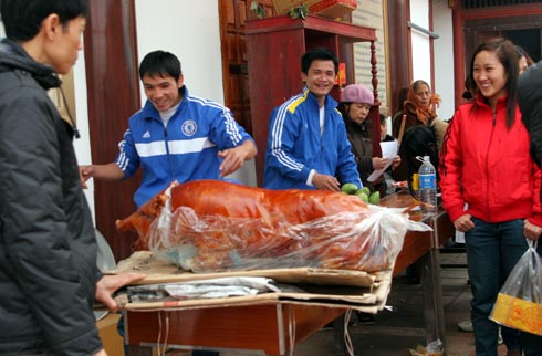 Chen chúc trảy hội chùa Hương