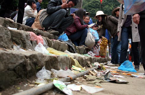 Chen chúc trảy hội chùa Hương