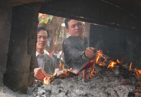 Chen chúc trảy hội chùa Hương