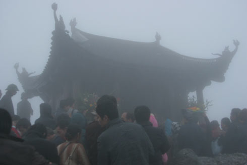 Hàng nghìn người dự khai hội Yên Tử