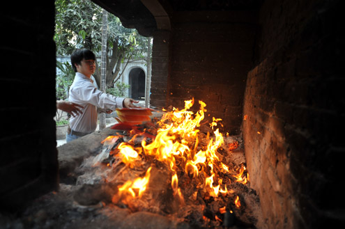 Nhộn nhịp lễ rằm tháng Giêng
