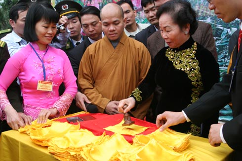 Hàng nghìn người dự khai hội Yên Tử