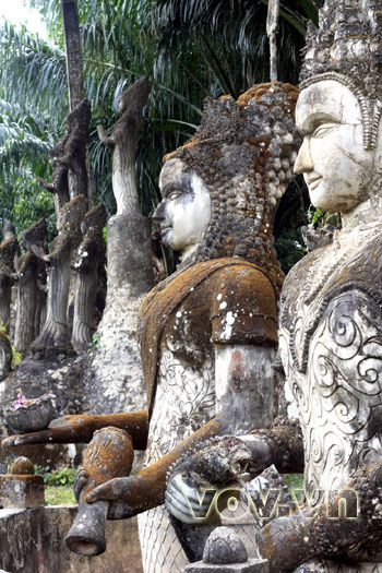 Thăm Vườn Chư Phật Viêng Chăn