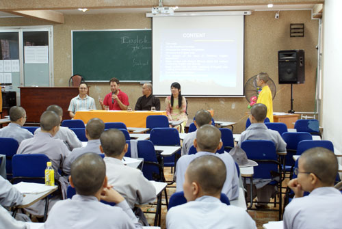 Chùm ảnh: Câu lạc bộ Anh ngữ tại Học Viện Phật giáo TP.HCM