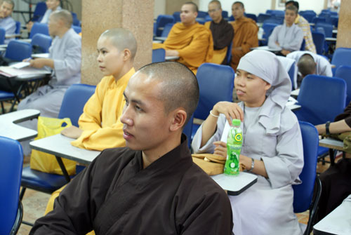Chùm ảnh: Câu lạc bộ Anh ngữ tại Học Viện Phật giáo TP.HCM