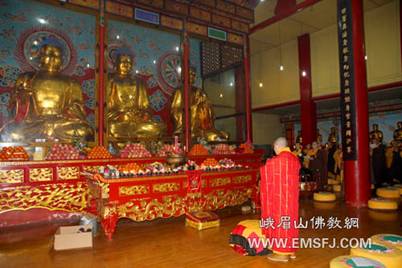 Trung Quốc:Chư tôn đức Núi Nga Mi cung chúc Thánh Đản Bồ tát Di Lặc