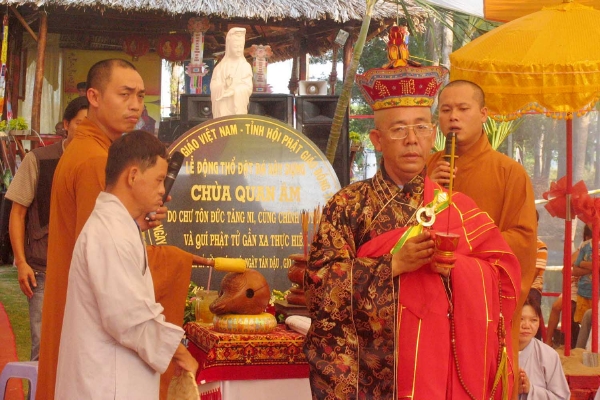 Quan Âm Tự - Cung nghinh Xá Lợi Đức Thế Tôn cùng các vị thánh Tăng, các vị A La Hán và Lễ Động thổ xây dựng đại hùng Bảo Điện, Tượng đài Quan Âm cao 32m