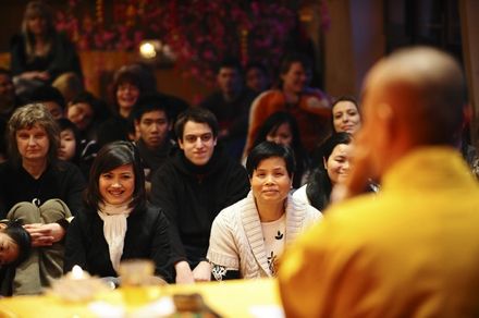 Đức: Hàng nghìn Phật tử đón Tết Canh Dần tại chùa Phật Huệ