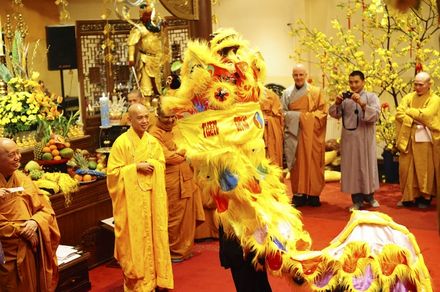 Đức: Hàng nghìn Phật tử đón Tết Canh Dần tại chùa Phật Huệ