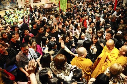 Đức: Hàng nghìn Phật tử đón Tết Canh Dần tại chùa Phật Huệ