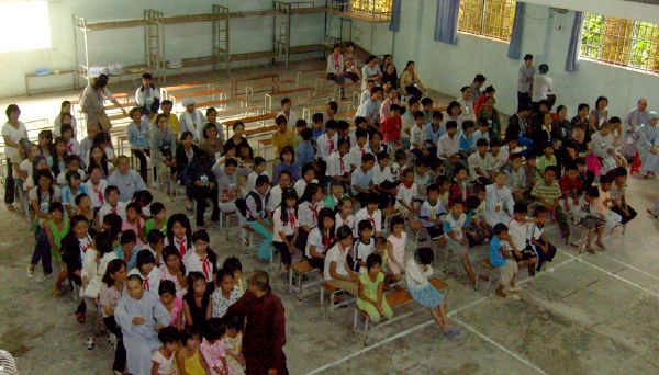 CLB Hoằng Pháp Trẻ với chương trình từ thiện cuối năm