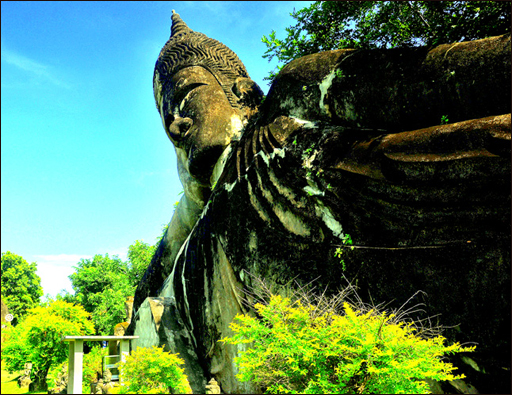 Dáng Phật xứ Lào