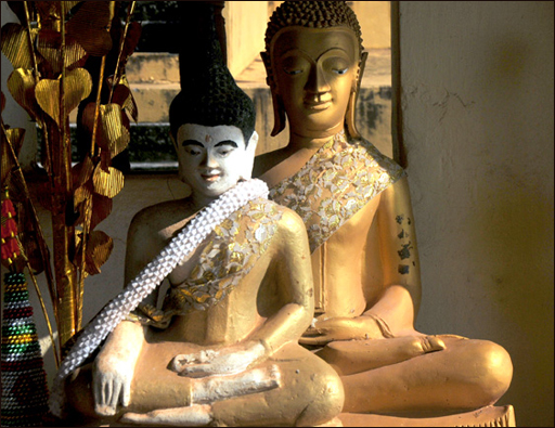 Dáng Phật xứ Lào