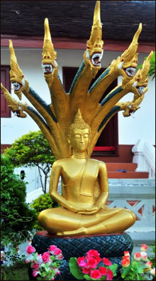 Dáng Phật xứ Lào