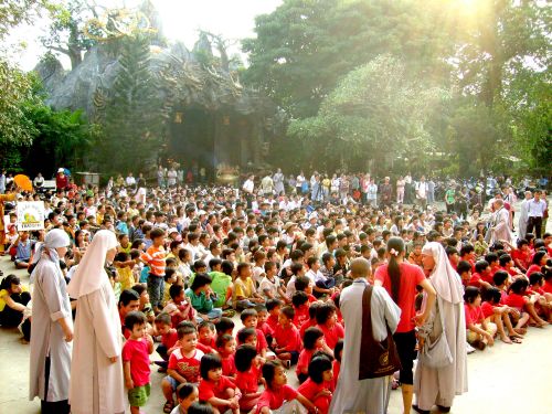 Chương trình Di Lặc Du Xuân – Ngày hội gia đình các trẻ thơ