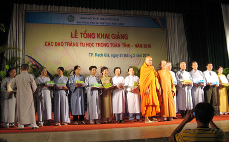 Kiên Giang: Tổng khai giảng các đạo tràng tu học năm 2010