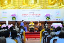 Gần 1000 người tham dự lễ ra mắt sách"Chạm Đến Tim Con" - Hành trình trở thành cha mẹ tỉnh thức của tác giả Thượng toạ Thích Nhật Từ