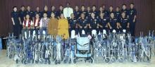Phật giáo Malaysia tặng xe lăn và gậy đi bộ cho Cảnh sát