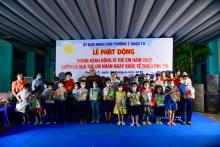 Chùa Giác Ngộ và Quỹ Đạo Phật Ngày Nay ủng hộ 4.400 món quà tặng đến hơn 600 em thiếu nhi tại địa phương