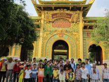 Long An: chùa Khánh Ninh hướng dẫn các bạn trẻ hành hương lễ Phật đầu năm