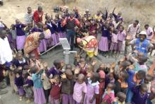 Kenya Phật giáo Hàn Quốc tài trợ 14 triệu Won lắp đặt giếng bơm tay cho dân nghèo
