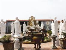Quần thể tượng phật ở chùa Phổ Linh (quận Tây Hồ, Hà Nội). Ảnh: Đ.Trần