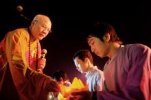 Đêm hoa đăng cầu nguyện Hòa Bình