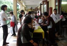 Phật tử đăng ký cầu an, cầu phúc tại chùa Vĩnh Nghiêm (quận 3, TP.HCM)