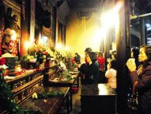 Những ngày đầu năm, người đi lễ tấp nập ở các ngôi chùa